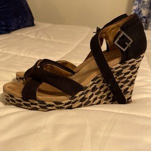 Toms wedge sandals. 7 1/2.